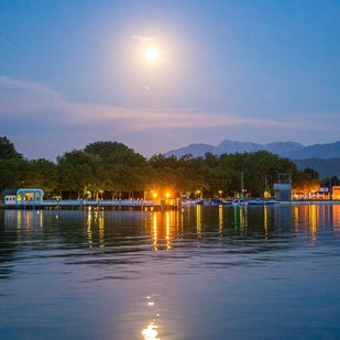 Bucht bei Nacht