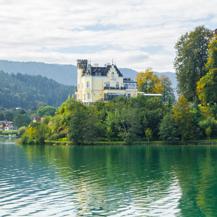 Schloss Reifnitz im Herbst