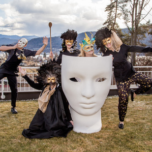  La Mascarade