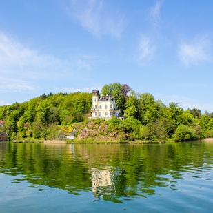 Schloss Reifnitz im Frühling