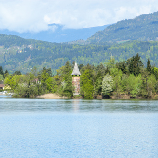 Pörtschach. Frühling am See