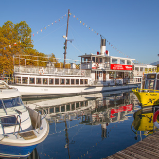 Werft im Herbst